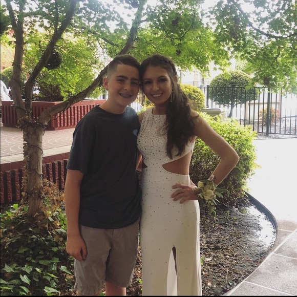 PROM DRESS!! - Picture 2 of 4